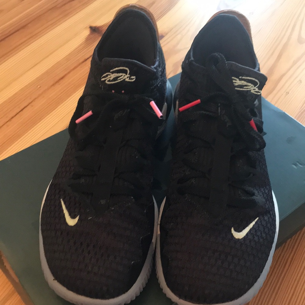 Lebron XVI Low